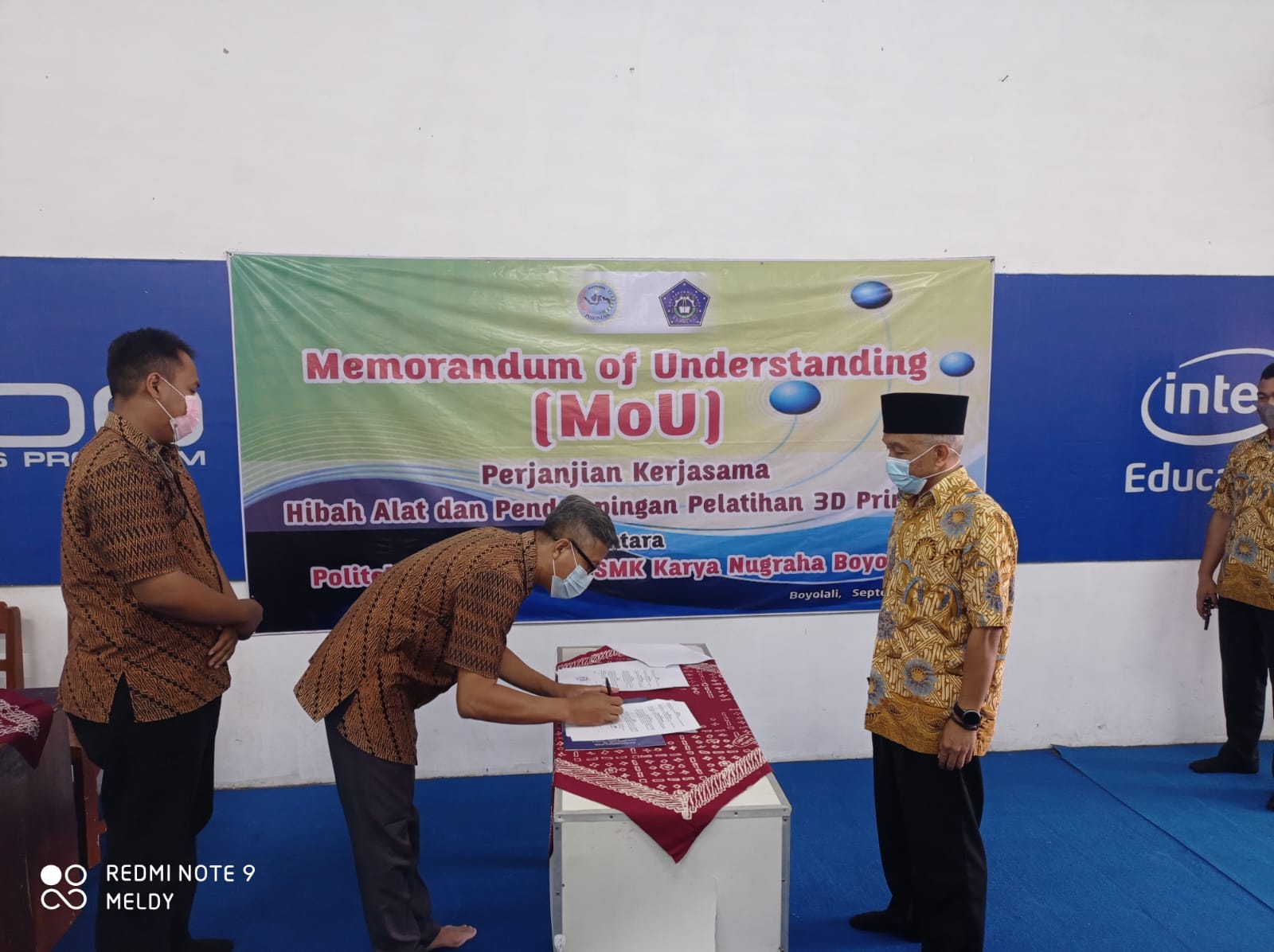 Kolaborasi antara Polinus dan SMK Karya Nugraha Kolaborasi antara Polinus dan SMK Karya Nugraha