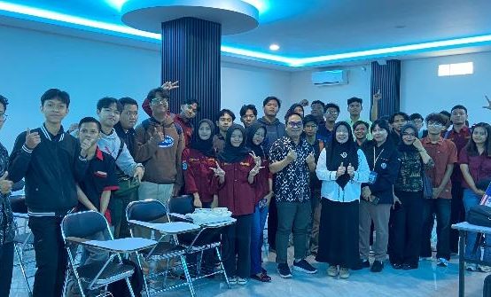 Politeknik Indonusa Surakarta Hosts Visiting Professor to Discuss the Media Digital